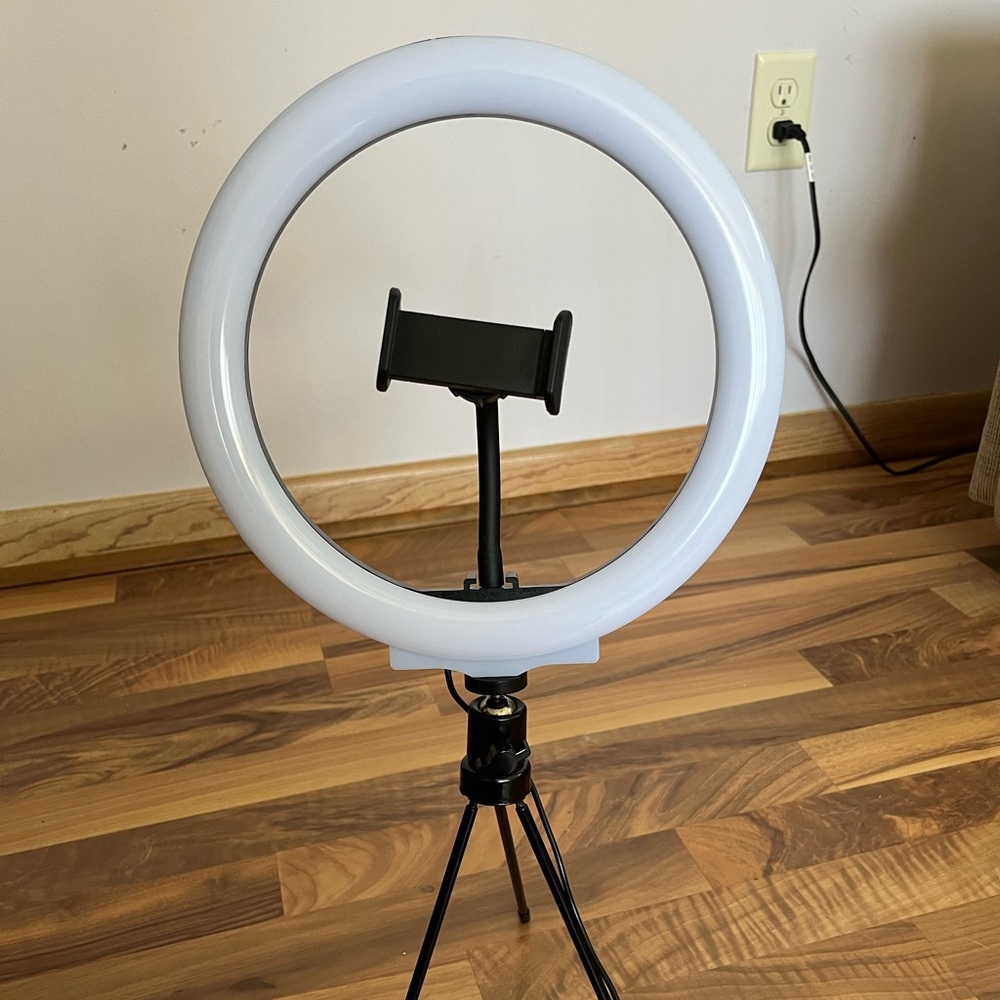 Ring light and microphone